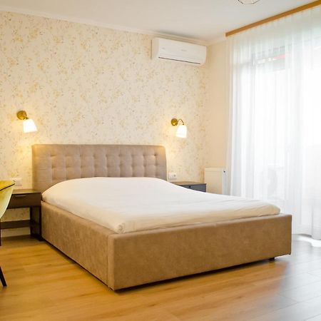 Amber Studio Oradea Apartment Bagian luar foto