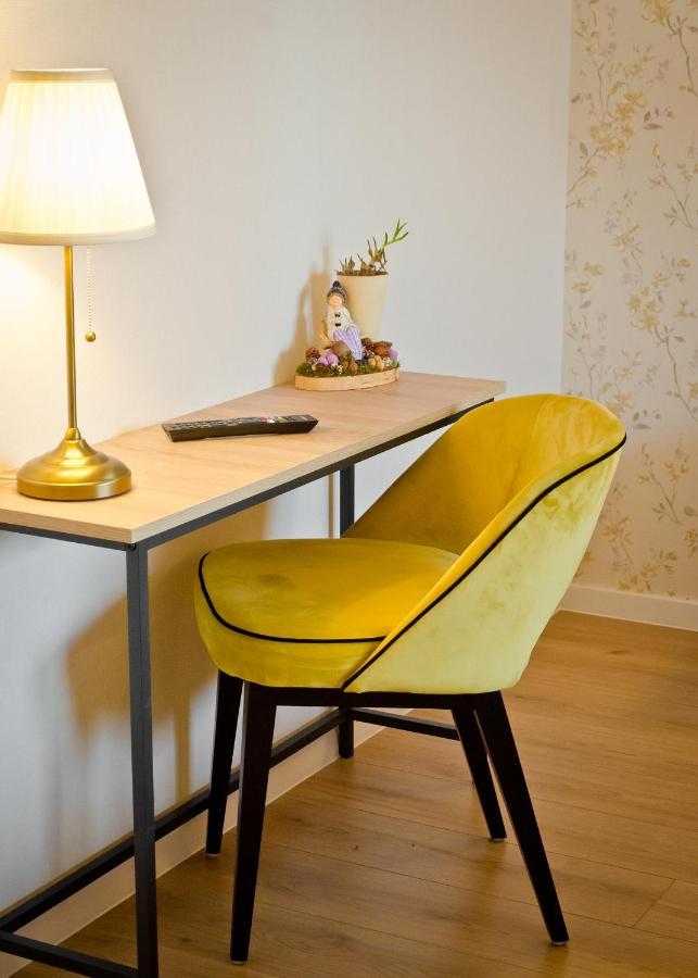 Amber Studio Oradea Apartment Bagian luar foto