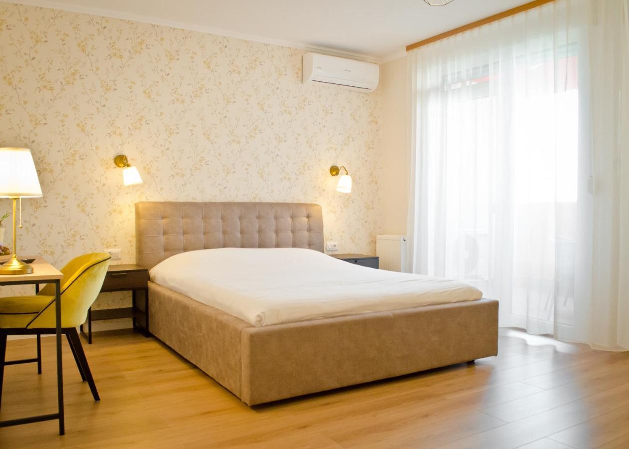 Amber Studio Oradea Apartment Bagian luar foto