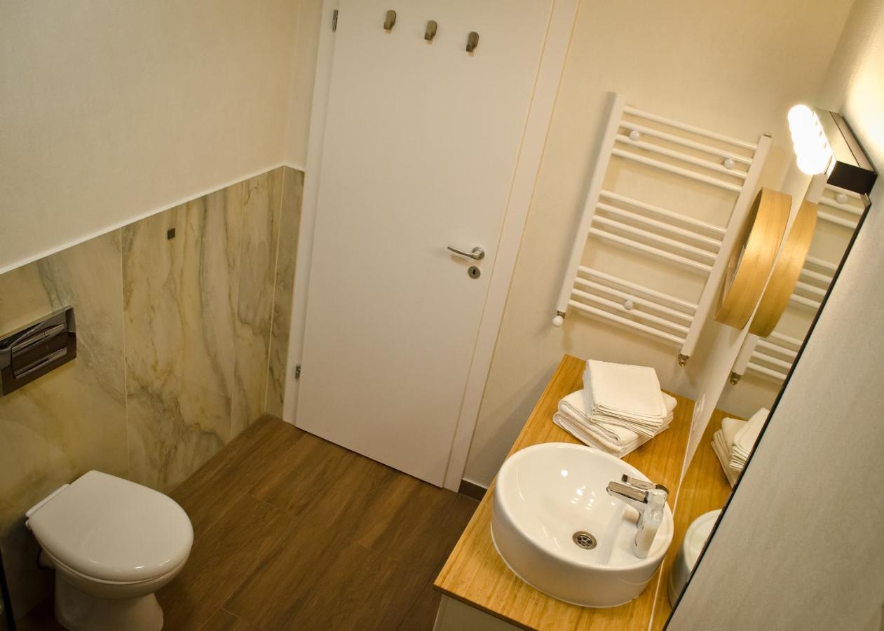 Amber Studio Oradea Apartment Bagian luar foto