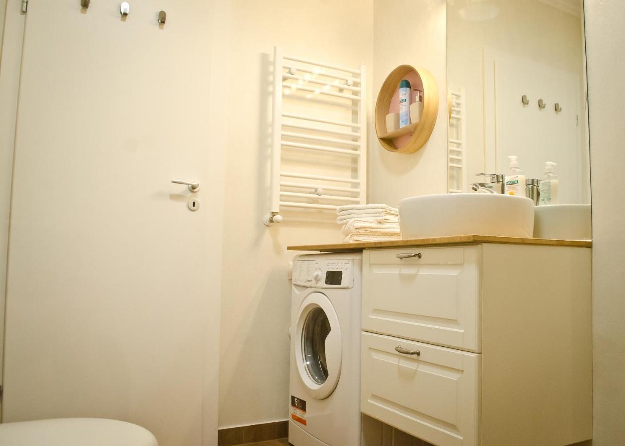 Amber Studio Oradea Apartment Bagian luar foto